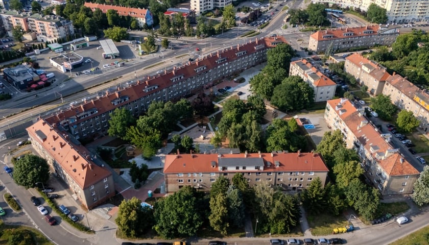 Wyremontowane podwórko przy Łące Mazurskiej