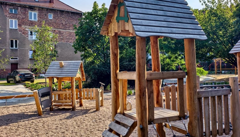 Wyremontowane podwórko przy Łące Mazurskiej