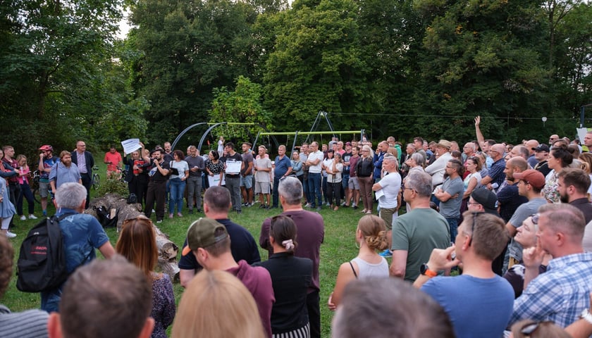 Spotkanie mieszkańców z urzędnikami w Parku Na Skraju na Brochowie (czwartek 3 września)
