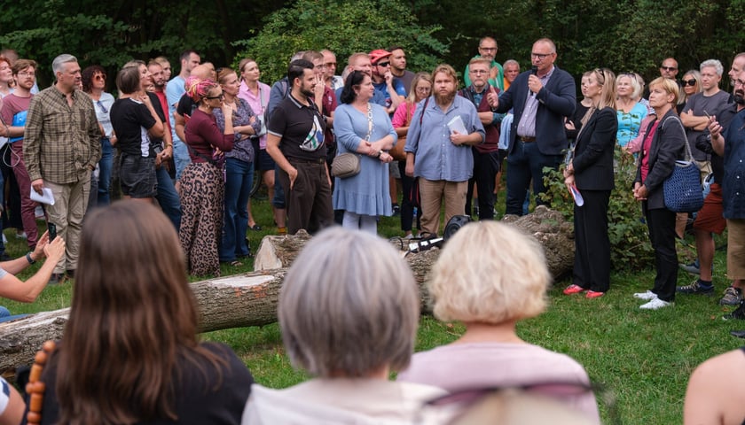 Spotkanie mieszkańców z urzędnikami w Parku Na Skraju na Brochowie (czwartek 3 września)