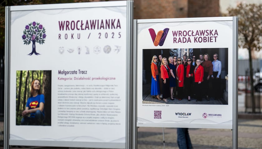 Plebiscyt Wrocławianka Roku. Na zdjęciu wystawa plenerowa poświęcona Wrocławiankom Roku 2025.