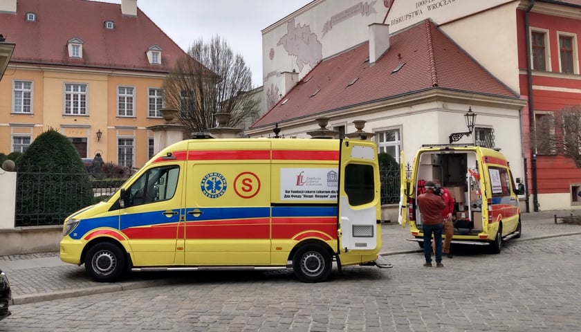 Karetki przekazane przez Fundację Lekarze Lekarzom jadą do ukraińskich szpitali