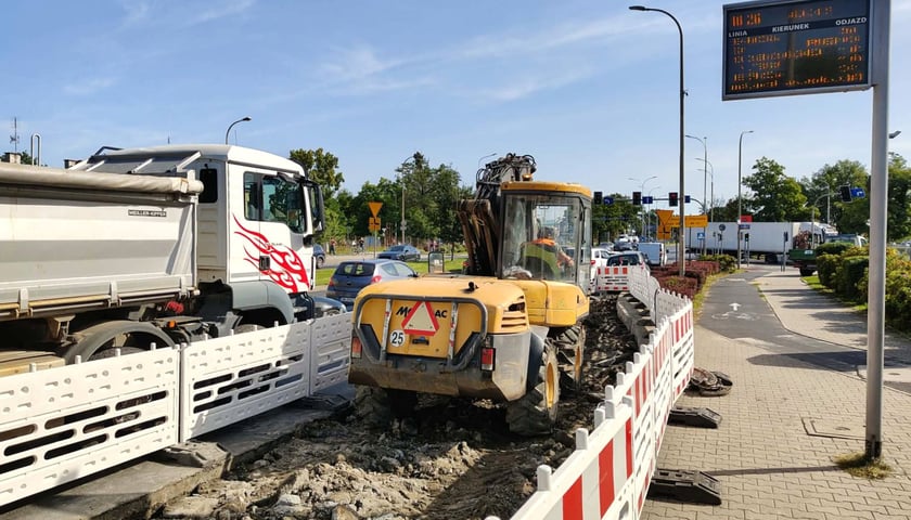 Remont zatoki autobusowej na ulicy Krzywoustego na przystanku „Brücknera”
