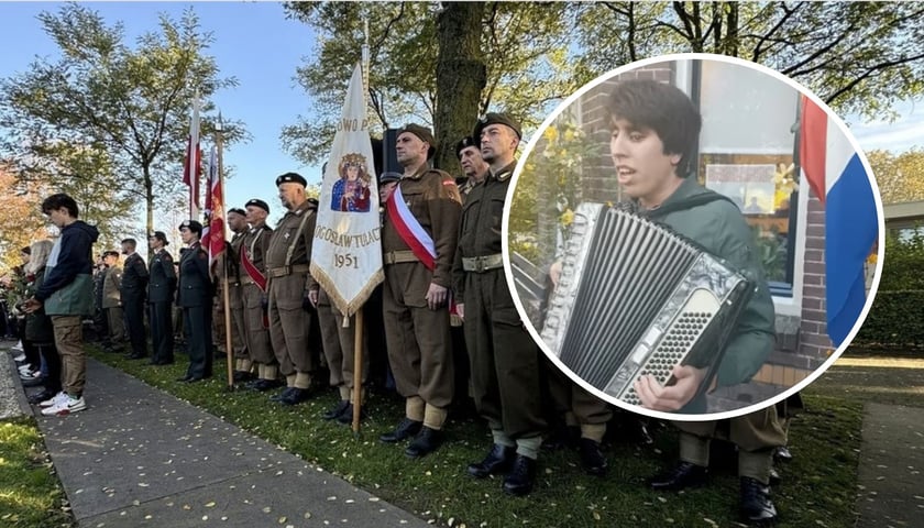 W tle: uroczystości z okazji 80. rocznicy wyzwolenia Bredy, zdjęcie archiwalne z 2024 roku, w kółku: Mos Mosqueira grający na akordeonie i śpiewający polski hymn, zdjęcie archiwalne z 2020 roku.