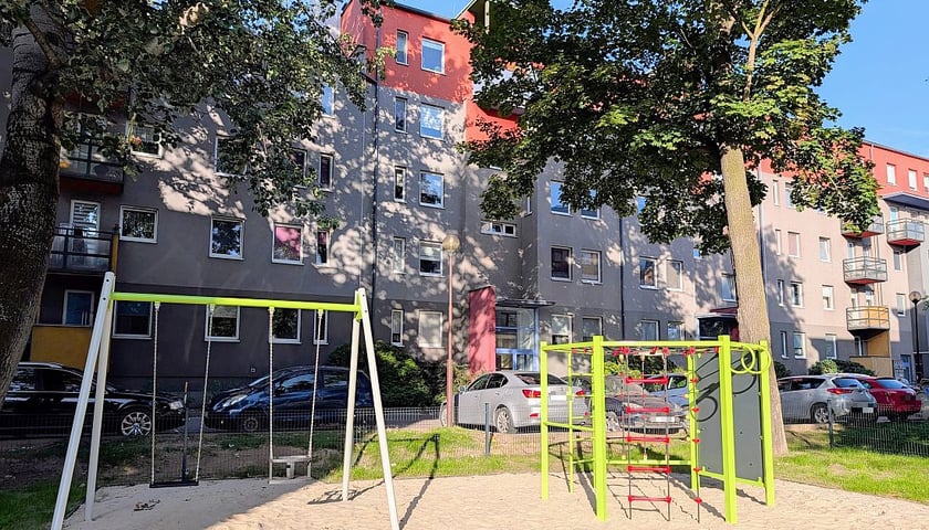 Nowy plac zabaw przy Krzywoustego 91-93a