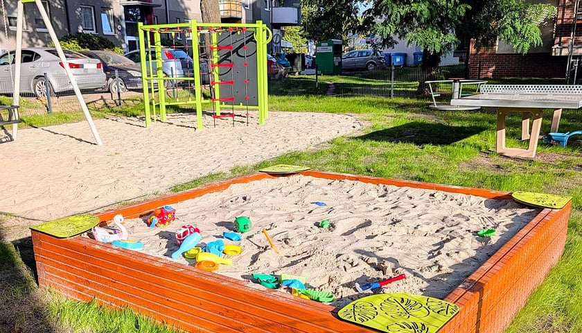 Nowy plac zabaw przy Krzywoustego 91-93a