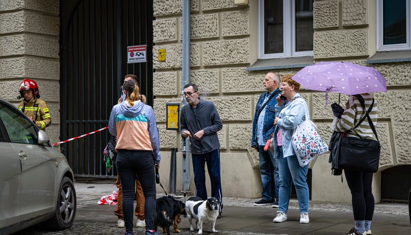 Akcja służb przy ul. Rejtana, po odkryciu na poddaszu kamienicy niewybuchu z czas&oacute;w II wojny światowej.Wrocław, 14.09.2026.