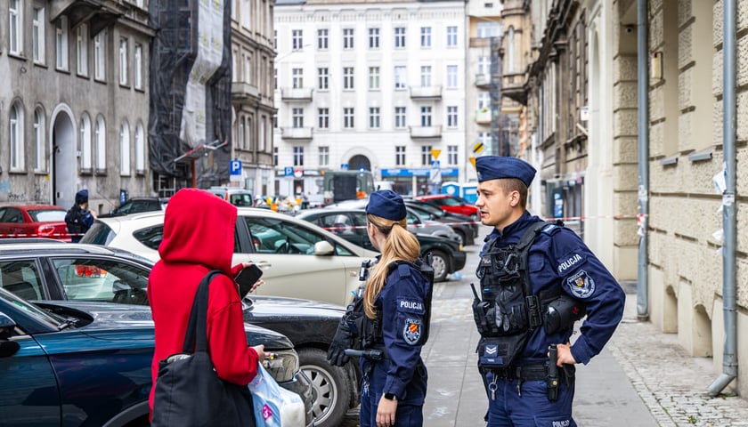 Akcja służb przy ul. Rejtana, po odkryciu na poddaszu kamienicy niewybuchu z czas&oacute;w II wojny światowej.Wrocław, 14.09.2026.