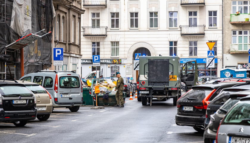 Akcja służb przy ul. Rejtana, po odkryciu na poddaszu kamienicy niewybuchu z czas&oacute;w II wojny światowej.Wrocław, 14.09.2026.