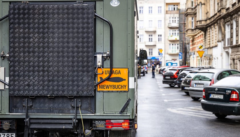 Akcja służb przy ul. Rejtana, po odkryciu na poddaszu kamienicy niewybuchu z czas&oacute;w II wojny światowej.Wrocław, 14.09.2026.