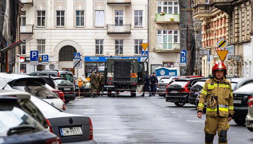 Akcja służb przy ul. Rejtana, po odkryciu na poddaszu kamienicy niewybuchu z czas&oacute;w II wojny światowej.Wrocław, 14.09.2026.