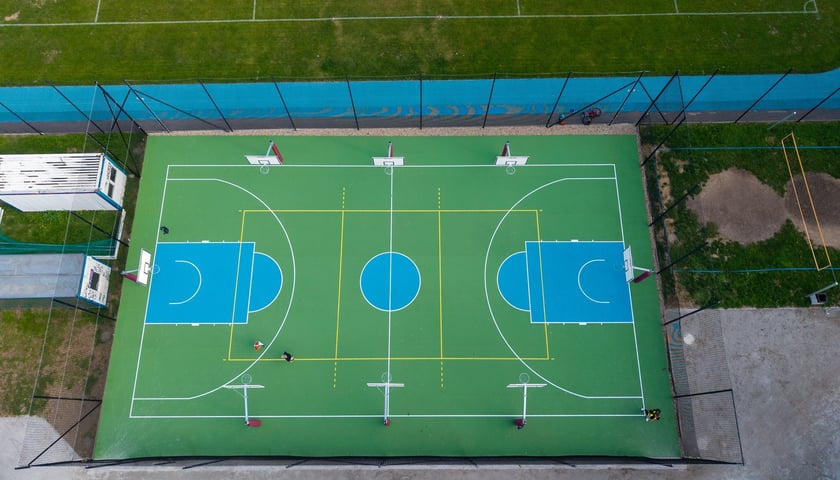 Przebudowane boisko i otoczenie przy Muchoborskim Centrum Sportu, wrzesień 2026