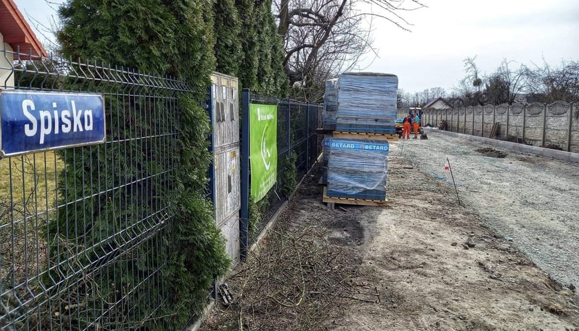 Trwa budowa ciągu pieszo-rowerowego przy ul. Spiskiej.