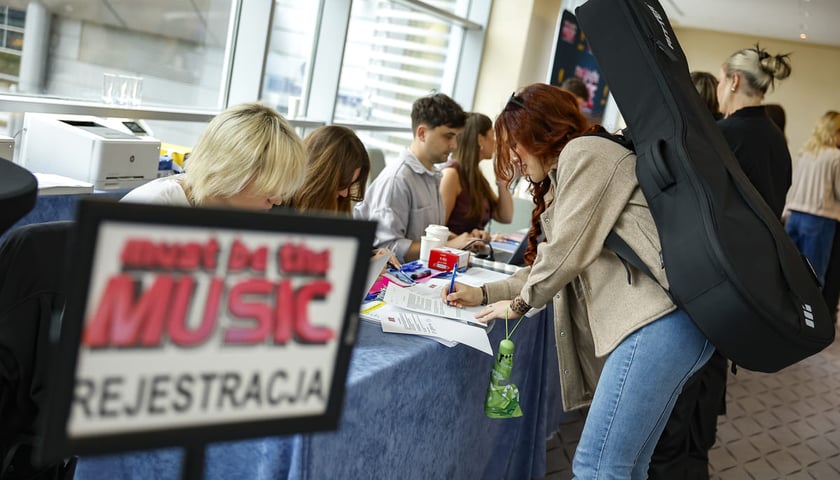 <p>Rejestracja&nbsp;na casting do "Must Be The Music" w 2026 roku, zdjęcie z edycji w Warszawie.</p>