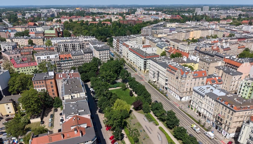 Wrocławskie osiedle Nadodrze - widok z drona. Zdjęcie archiwalne z 2025 roku, ilustracyjne. 