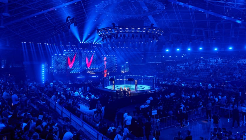 Hala Orbita pełna kibiców podczas jednej z wcześniejszych gal walki Contra MMA