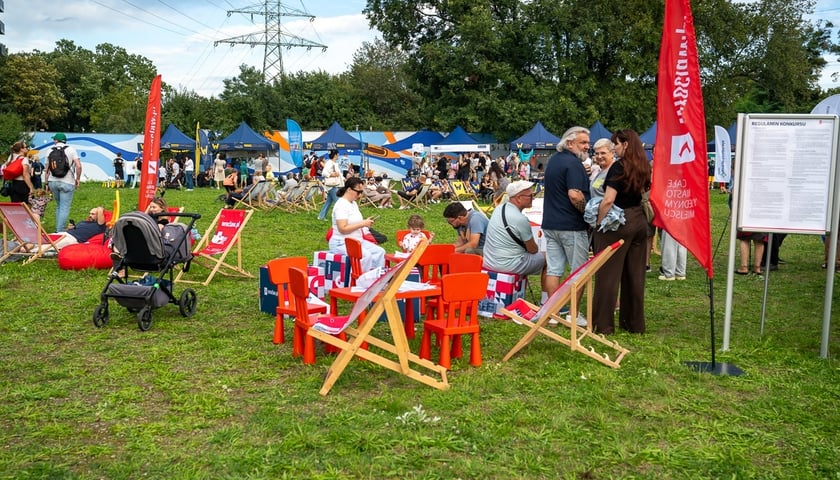 Popowicka Biesiada Sąsiedzka z okazji odsłonięcia nowych murali na ścianach garaży