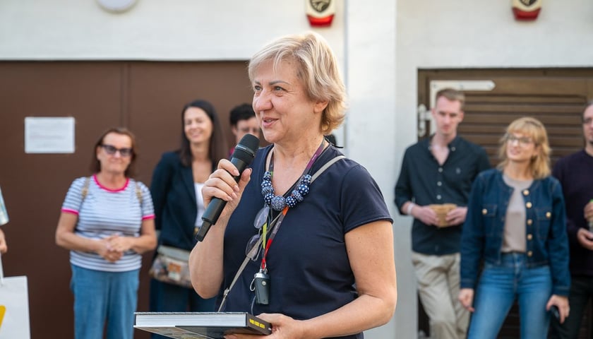 <p>Popowicka Biesiada Sąsiedzka z okazji odsłonięcia nowych murali na ścianach garaży</p>