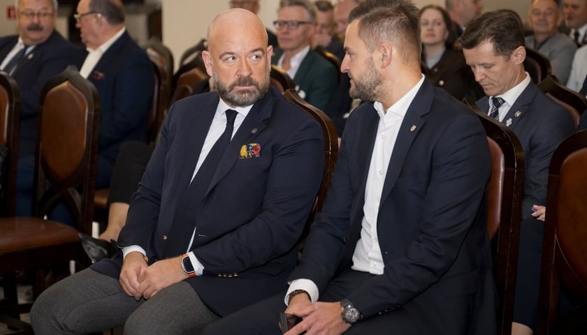 Samorządowcy z aglomeracji wrocławskiej podczas spotkania w sprawie ustawy o powołaniu Metropolii Wrocławskiej