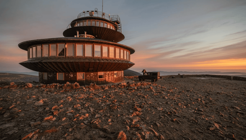 Wysokogórskie Obserwatorium Meteorologiczne na Śnieżce.