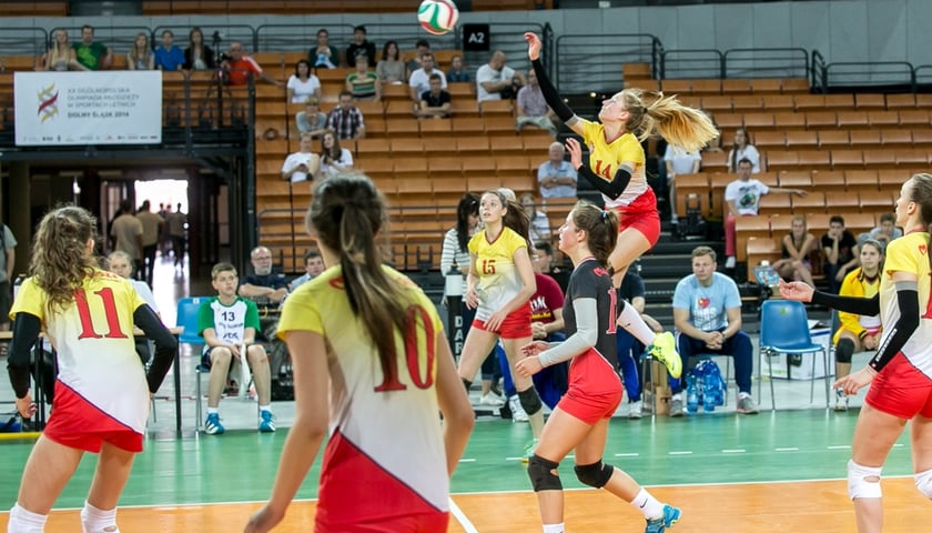 Siatkarska zabawa w Hali Stulecia [ZDJĘCIA]