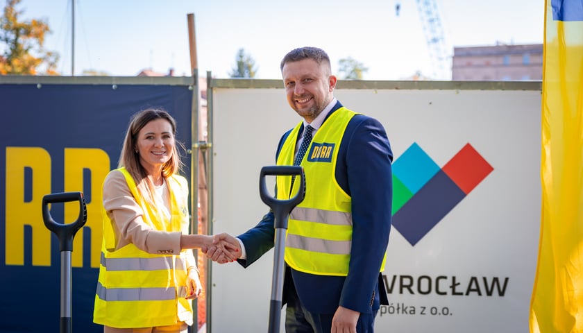 Iwona Gosa i Tomasz Rakowski, symboliczny początek budowy TBS-u Wrocław na Brochowie, 28 września 2026