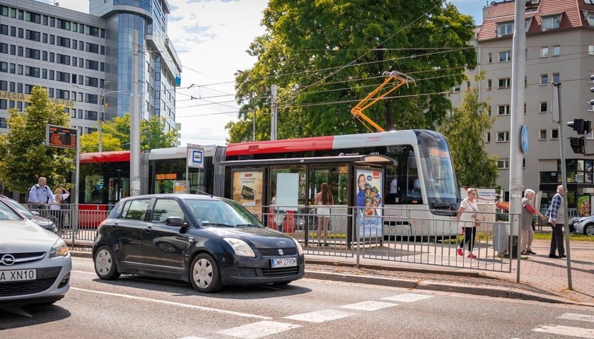 Najnowszy czeski tramwaj Skoda 52T testowo jeździł po Wrocławiu