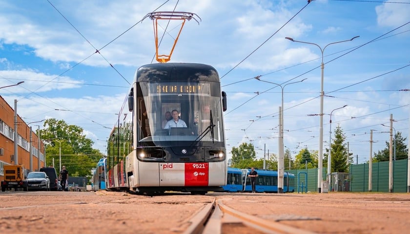 Najnowszy czeski tramwaj Skoda 52T testowo jeździł po Wrocławiu