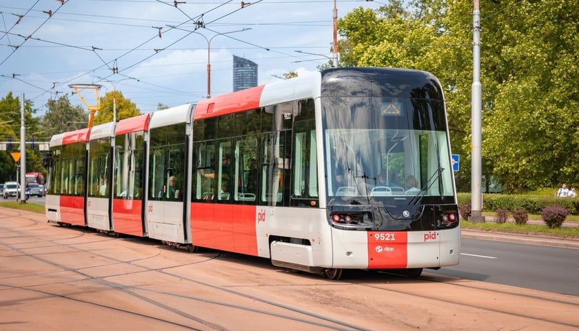 Najnowszy czeski tramwaj Skoda 52T testowo jeździł po Wrocławiu