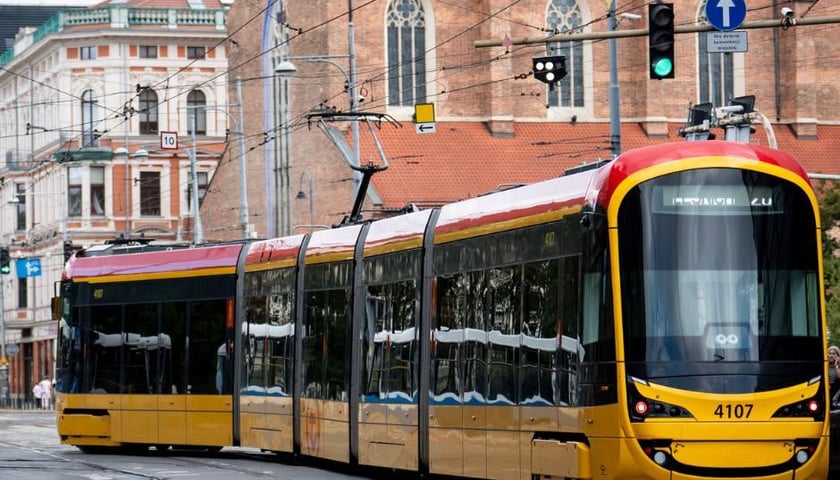 Warszawski tramwaj Hyundai Rotem 141N na testach we Wrocławiu