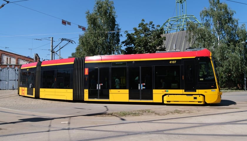 Warszawski tramwaj Hyundai Rotem 141N na testach we Wrocławiu