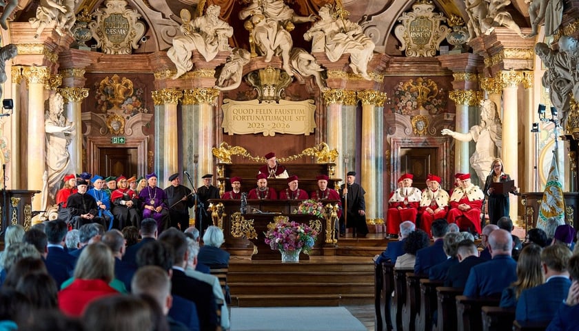 Uroczysta inauguracja roku akademickiego w Auli Leopoldyńskiej w 2025 roku.