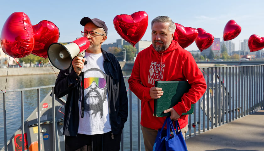 Paweł Gołębski i Radosław Michalski, przywitanie Kaliny i Rafała na Kładce Muzealnej, 3 października 2026