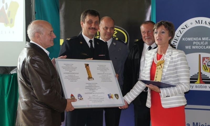 Certyfikaty bezpieczeństwa dla dwóch pierwszych szkół
