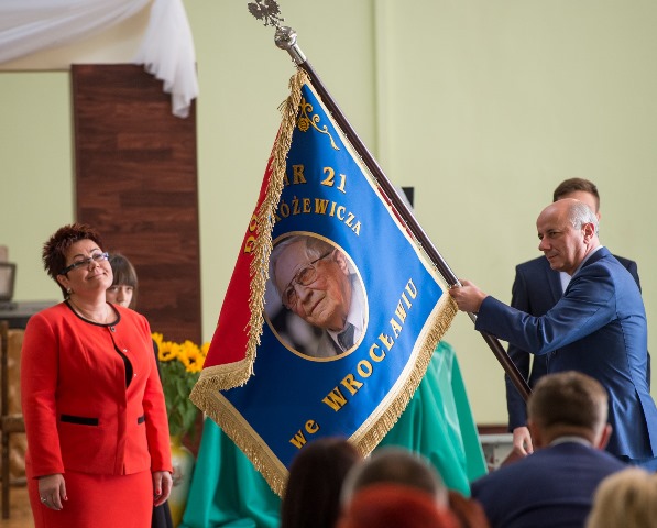 Gimnazjum nr 21 nosi imię Tadeusza Różewicza