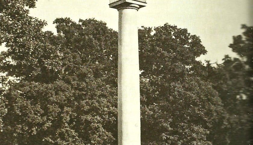 Remont kolumny w Parku Szczytnickim