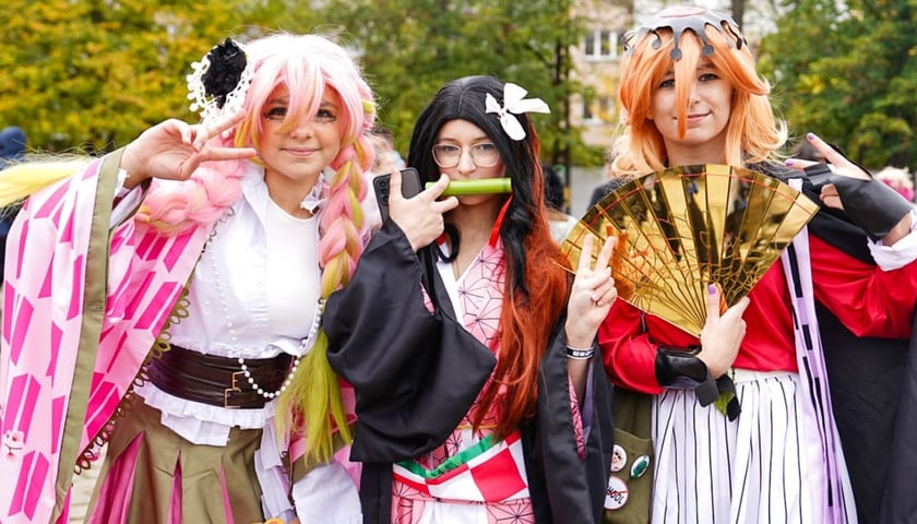 Uczestniczki konkursu cosplay w 2025 r.