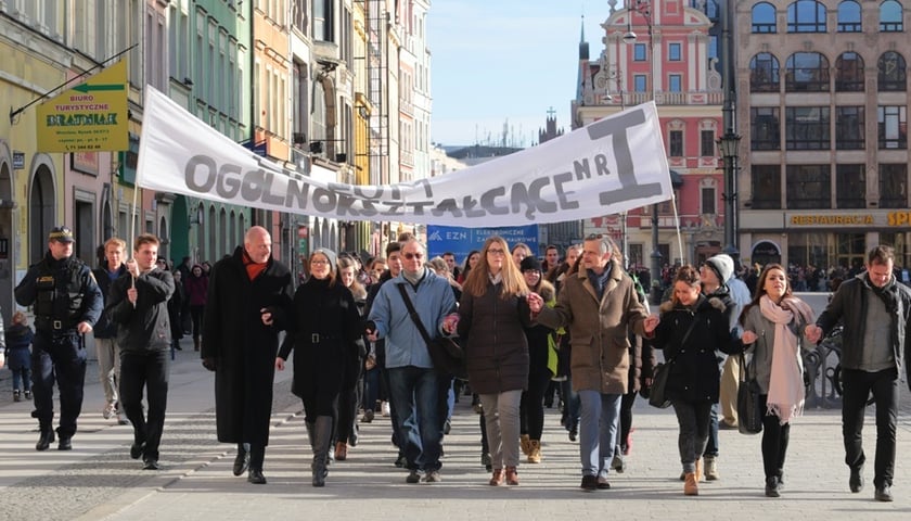 Maturzyści zatańczyli poloneza w Rynku