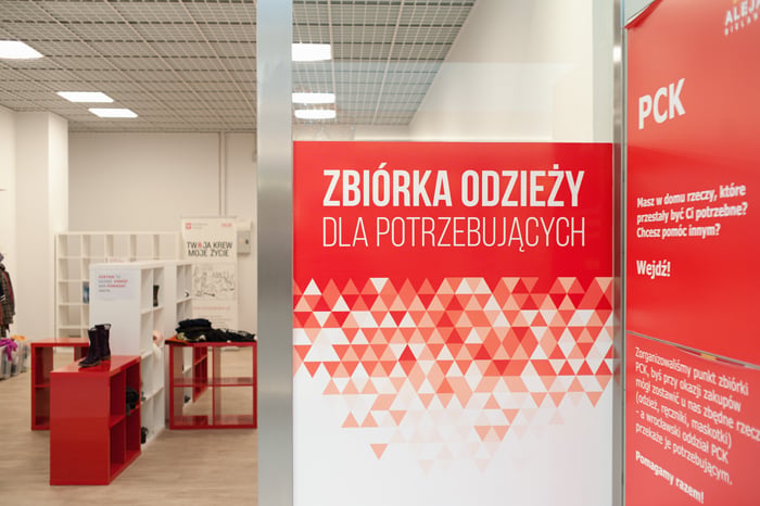 Sklep charytatywny w Alei Bielany – zostaw rzeczy dla PCK