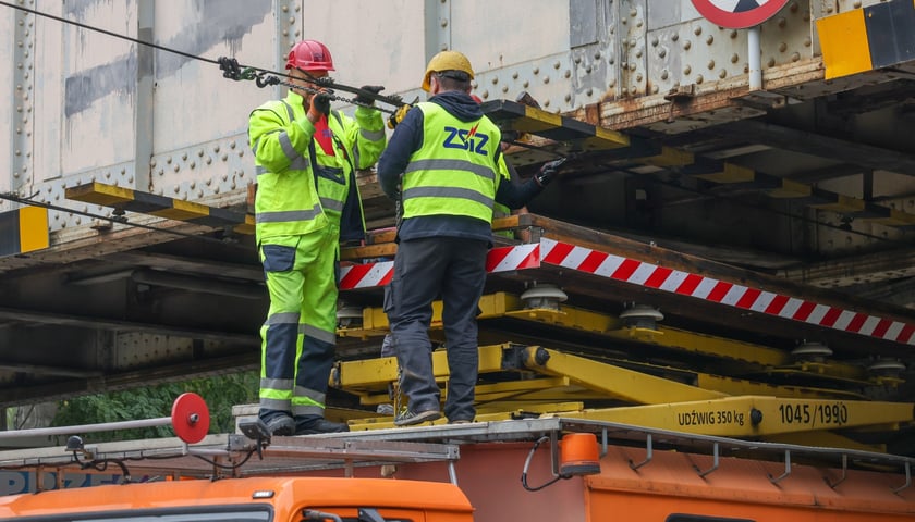 Zerwana sieć trakcyjna przy Grabiszyńskiej, 7.10.2026 r.