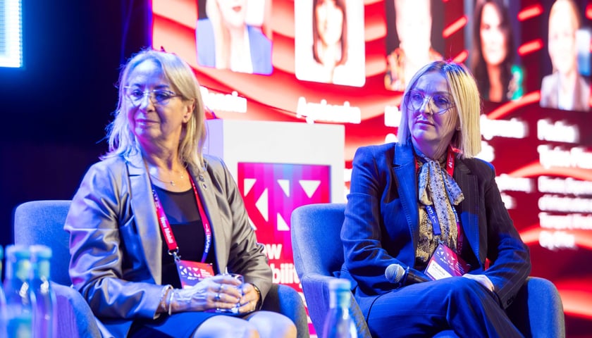 Paulina Tyniec-Piszcz (z prawej) na Kongresie Nowej Mobilności 2026 w Katowicach