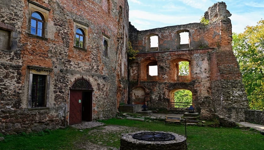 <p>zamek Grodno</p>