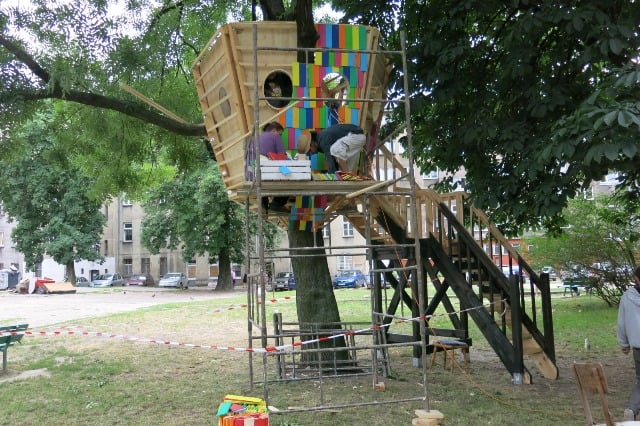 Na Ołbinie budują domek na jesionie – w niedzielę otwarcie