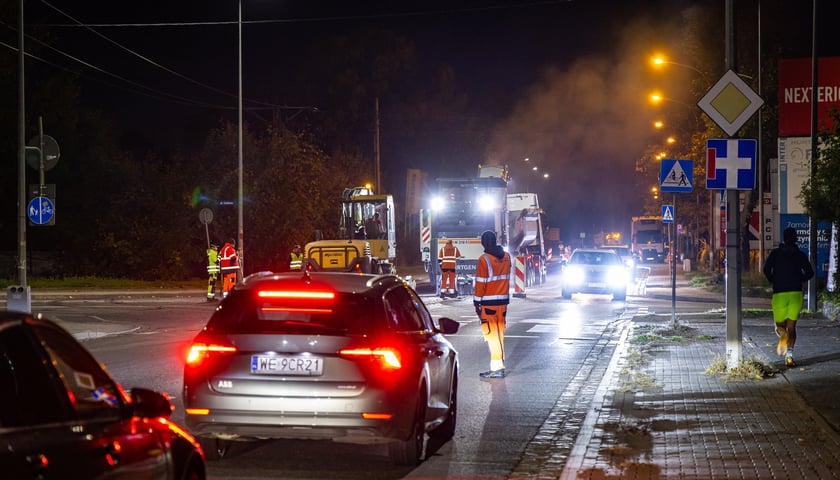 Nocny remont ulicy Karmelkowej