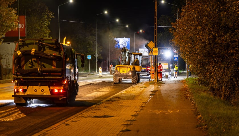 Nocny remont ulicy Karmelkowej