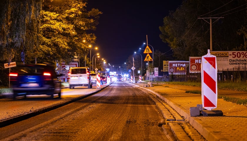 Nocny remont ulicy Karmelkowej
