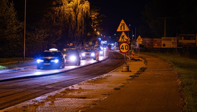 Nocny remont ulicy Karmelkowej