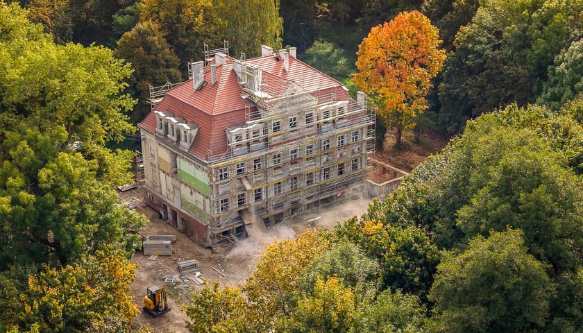 arokowy pałac w Twardogórze w remoncie