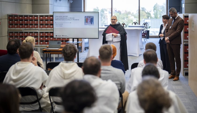 Wystawa obiektów z księgozbioru klasztoru dominikanów we Wrocławiu w Bibliotece Uniwersyteckiej