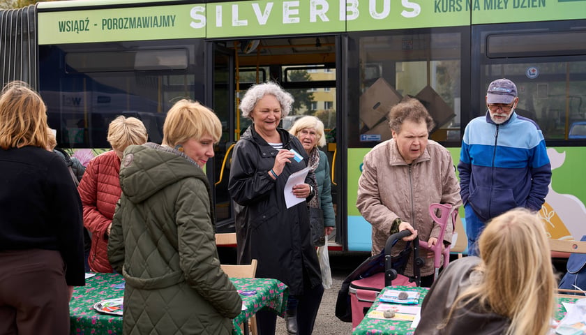 SILVERBUS - mobilny punkt informacyjny dla seniorów na wrocławskich osiedlach